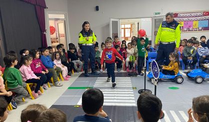 Jandarmadan minik öğrencilere trafik bilinci eğitimi