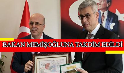 Kayseri Başhekiminden Bakan Memişoğlu'na Türk Tıp Tarihini hatırlatan anlamlı hediye