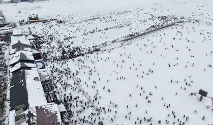 Erciyes’te pazar yoğunluğu