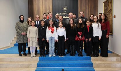 Vali Çiçek, İstiklal Marşı yarışmasının birincileriyle buluştu