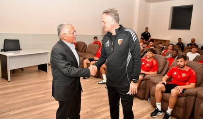 Başkan Büyükkılıç'tan Zorlu Maç Öncesi Kayserispor'a "Moral" Ziyareti