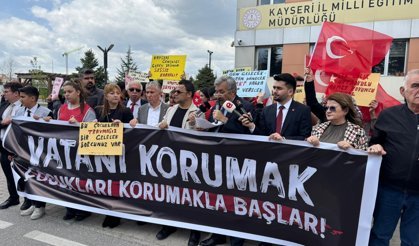 CHP Teşkilatından İl Milli Eğitim Müdürlüğü Önünde Basın Açıklaması