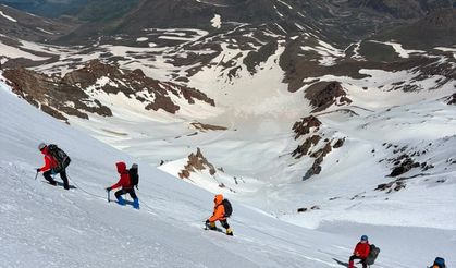 Erciyes Kuzey Buzulu Tırmanışı Başarıyla Tamamlandı