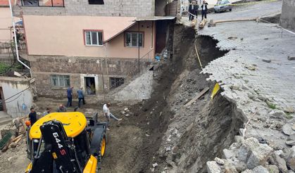 Yeşilhisar'da Heyelan: Sokak Trafiğe Kapatıldı