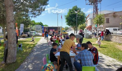 Talas’ta Çocuklar Kitapla, Büyükler Beyaz Masa İle Buluştu