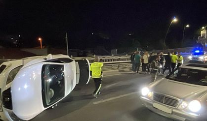 Gece Yarısı Kaza: Çarpışmanın Etkisiyle Araç Yan Yattı!
