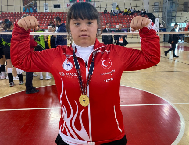 18 yaşındaki Nisa Naz, Özel Sporcular Atmalar Atletizm Türkiye Birincisi Oldu