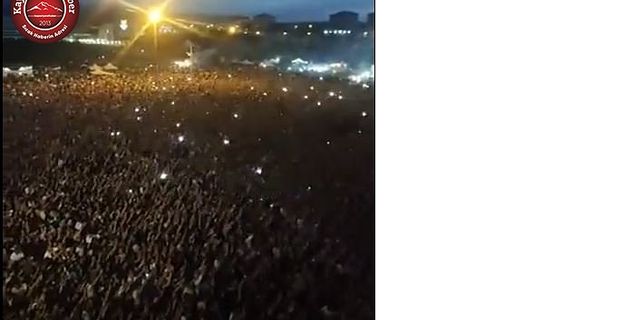 On binlerce Öğrenci 'den İzmir Marşı!