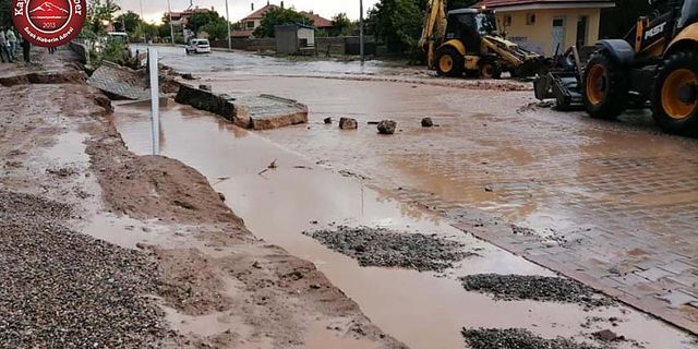 Sağanak Evlere’de vurdu!