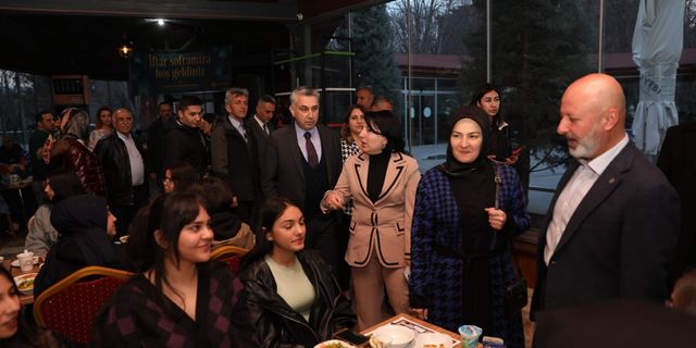 Depremzede Öğrenciler Ve Ailelerle İftar