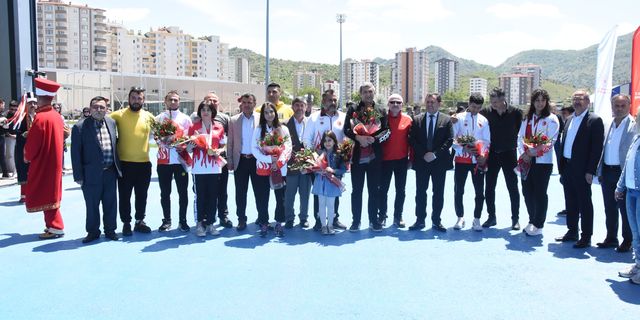 Muaythai Dünya Şampiyonasından Madalyayla Döndüler