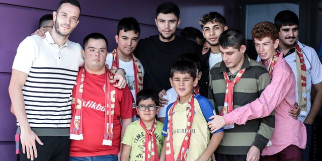 Kayserisporlu Futbolculardan ‘Engelsiz Yaşam Merkezi’ne Ziyaret