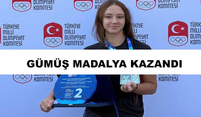 Kayserili yüzücü Eylül Nisa