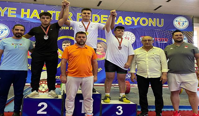 Genç halterciler Raşit Efe ve Bedirhan Kaya Türkiye Şampiyonu oldu