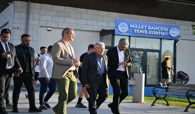 Başkan Büyükkılıç'dan  ilgi odağı olan balon tenis kortları'na ziyaret
