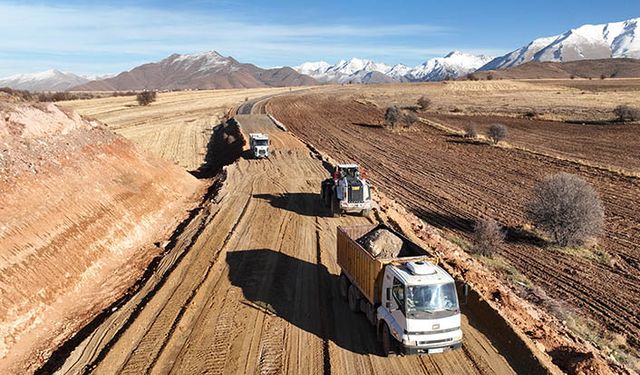 Büyükşehir'den Tomarza'nın Kırsal Bağlantı Yoluna Önemli Çalışma