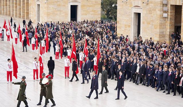 81 İlden öğretmen Anıtkabir’i ziyaret etti