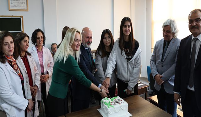 BAŞKAN ÇOLAKBAYRAKDAR’DAN KOCASİNAN’DAKİ TÜM ÖĞRETMENLERE  ANLAMLI HEDİYE