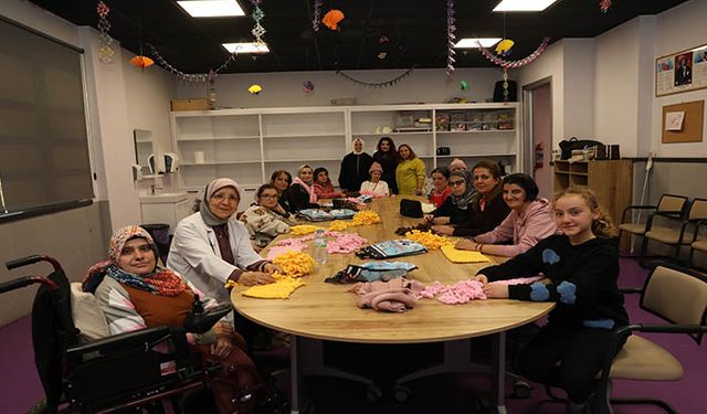 Büyükşehir'den Gönüllere Dokunan Proje: "Sevgi Örüyoruz" Etkinliği