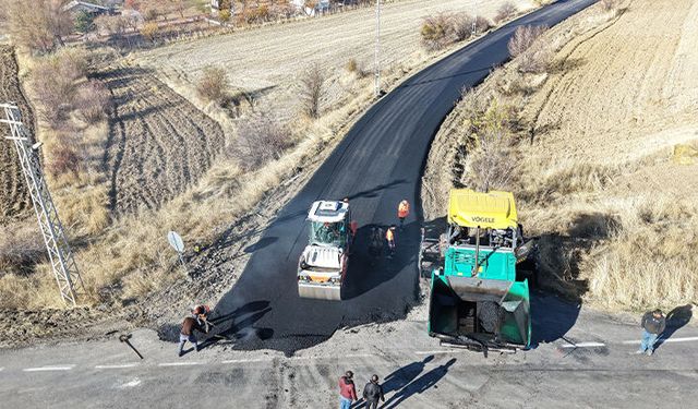 Büyükşehir'den Kocasinan İlçesi Höbek Mahallesi'ne 8 Bin 600 Tonluk Sıcak Asfalt