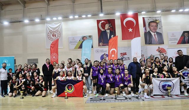 Okul Sporları Voleybol Yıldız Kızlar İl Birinciliği maçları sona erdi