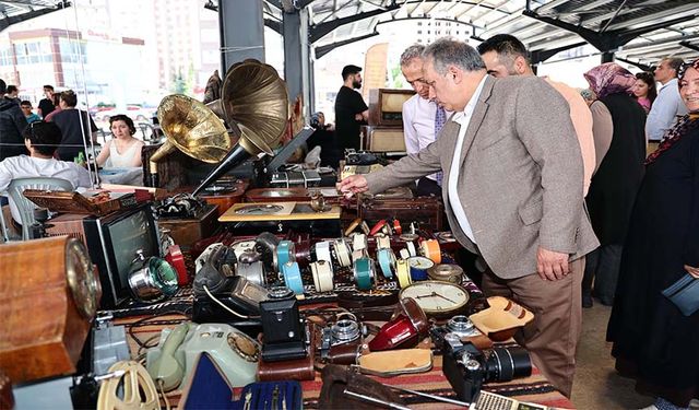 ANTİKACILAR, YENİ YILDA DA KENDİ YERİNDE KENDİ  GÜNÜNDE