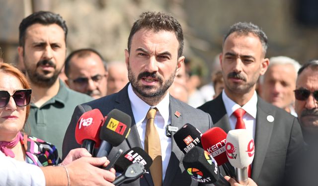 Ünalmış’tan Büyükkılıç’a: “Zam sonrası gelen yorumları kaldırarak vatandaşın sesini kesmeye çalışıyorsunuz”