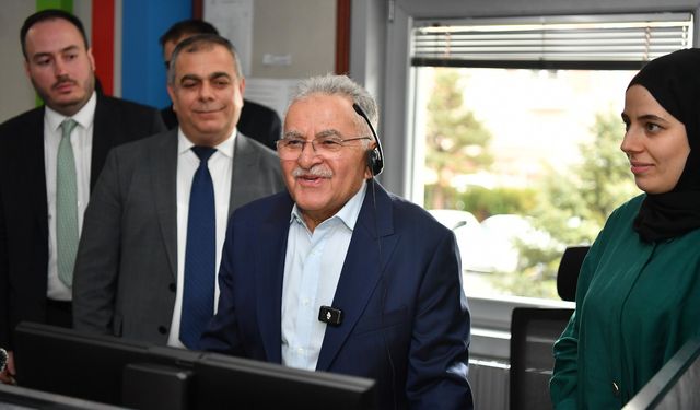 Başkan Büyükkılıç, Kaski'deki 185 Çağrı Merkezi'nde Telefonları Cevapladı