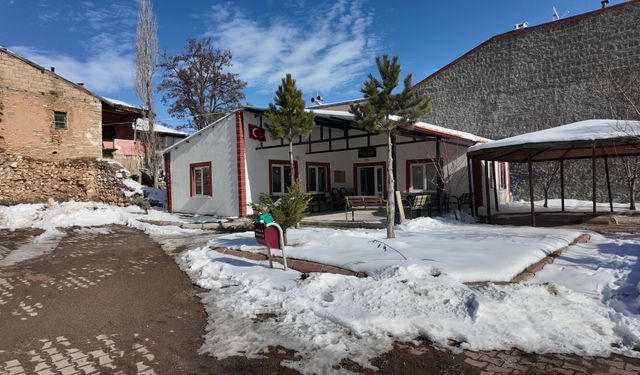 Büyükşehir, Akkışla'da Taziye Evi İhtiyacına ve Halı Saha Tadilatına El Uzattı