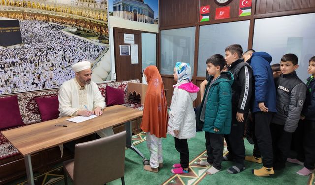 Talas’ta camiler çocukların neşesiyle şenleniyor
