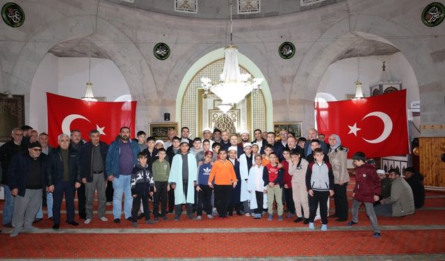 Kur’an-ı Kerim yarışmasında dereceye giren 3 öğrenciye umre hediyesi