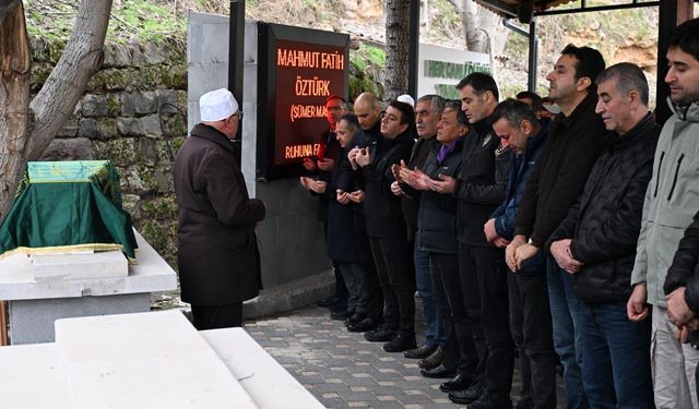 Adana’da trafik kazasında ölen 2 yaşındaki Mahmut, Kayseri’de toprağa verildi