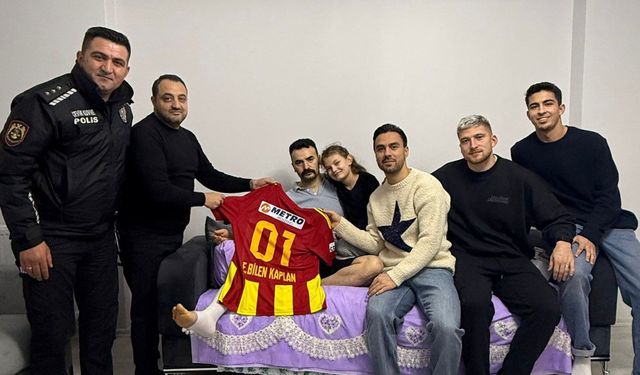 Kayserisporlu futbolcular yaralanan polisi ziyaret etti