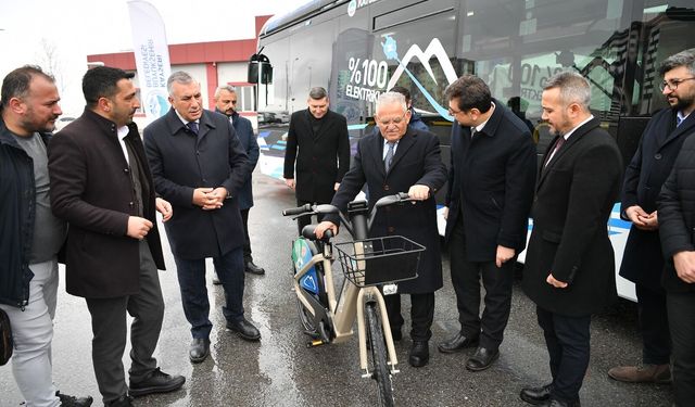 Başkan Büyükkılıç, elektrikli otobüs ile bisikletleri inceledi