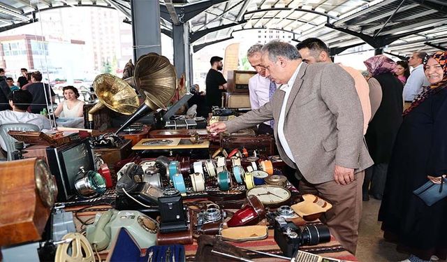 BU PAZAR ANTİKACILAR BULUŞUYOR