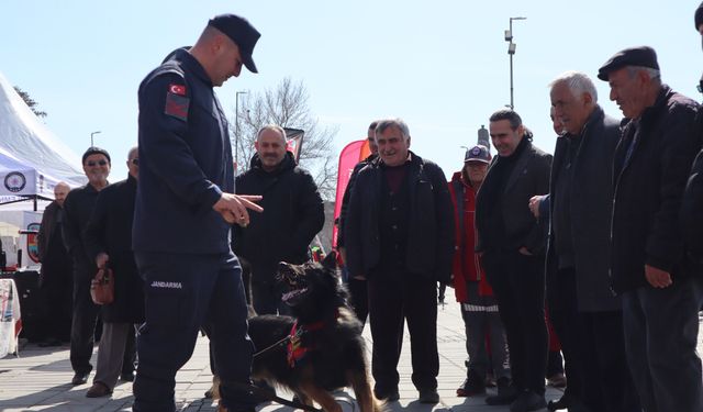 Kayseri’de Deprem Haftası’nda arama-kurtarma ekiplerinden bilgilendirme standı