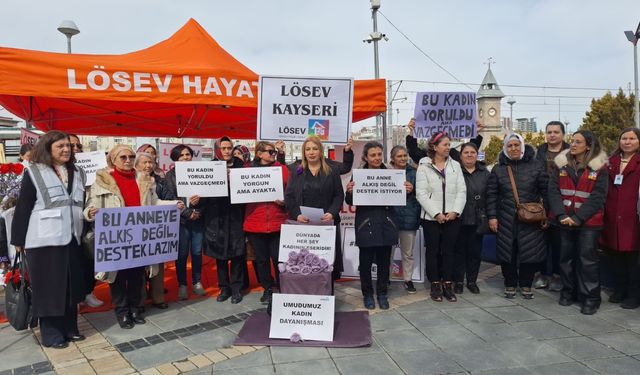 LÖSEV’den Cumhuriyet Meydanı’nda 8 Mart Kadınlar günü etkinliği