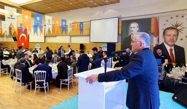 Başkan Büyükkılıç, gençlerle iftarda buluştu