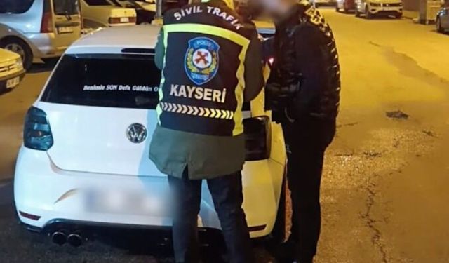 Direksiyon başında cep telefonu kullanan 616 sürücüye cezai işlem