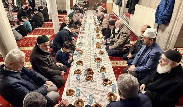 Kayseri’de geleneksel ümmet iftarı Bürüngüz Camii’nde verildi