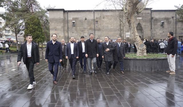 SP Genel Başkanı Arıkan, Kayseri’de vatandaşlarla bayramlaştı