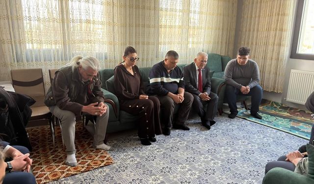 Başkan Büyükkılıç’tan kazada ölen tıp öğrencisi Yaren’in ailesine taziye ziyareti