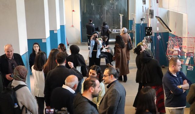 AGÜ'de Görme Biçimleri Sergisi