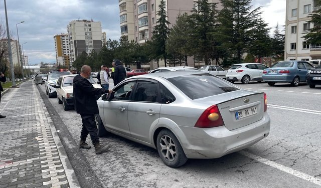 Polisin ‘Dur’ İhtarına Uymayan Ehliyetsiz Sürücü Yakalandı