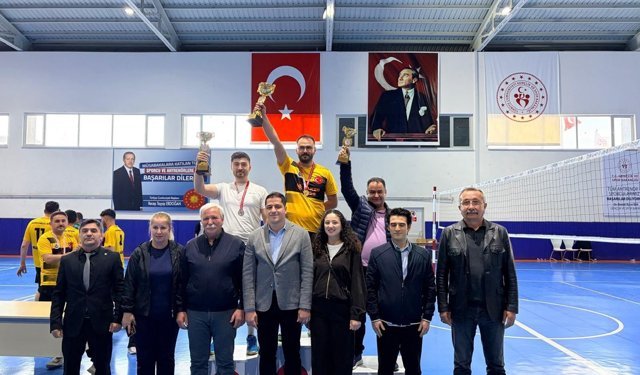 Pınarbaşı’da Kurumlararası Voleybol Turnuvası Tamamlandı