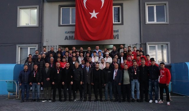 Süper Amatör Kümeye Yükselen Takımlara Madalyaları Verildi