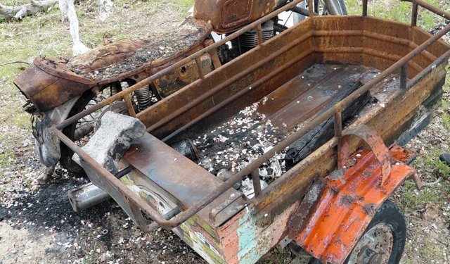 Park Halindeki Motosiklet Yandı