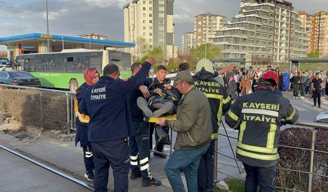 Tramvayın Çarptığı Kadın Yaya Yaralandı