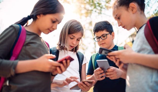 15 Yaş Altına Sosyal Medya Yasaklandı