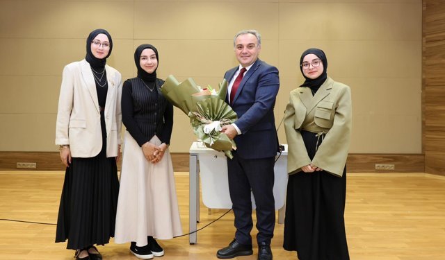 Rektör Prof. Dr. Altun, Öğrenciler ile Bir Araya Geldi